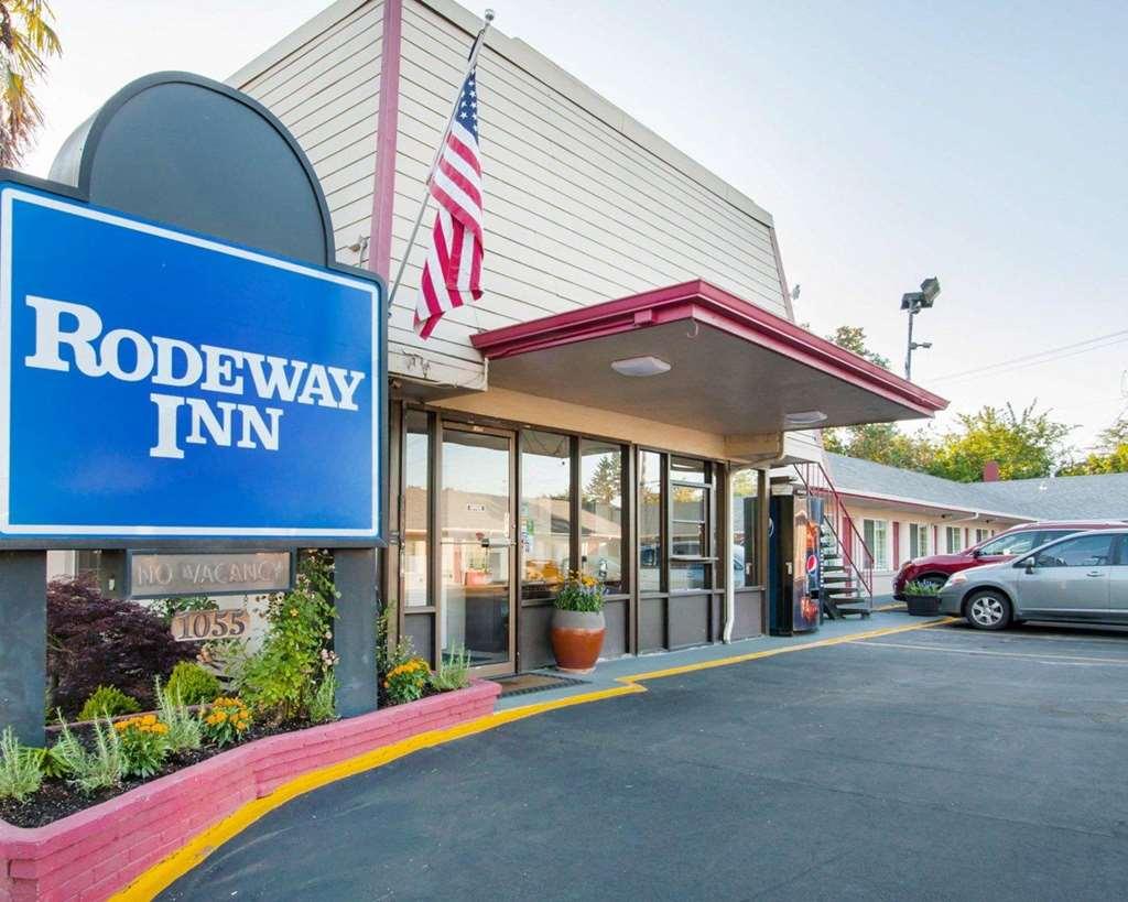 Signature Inn Юджийн Екстериор снимка