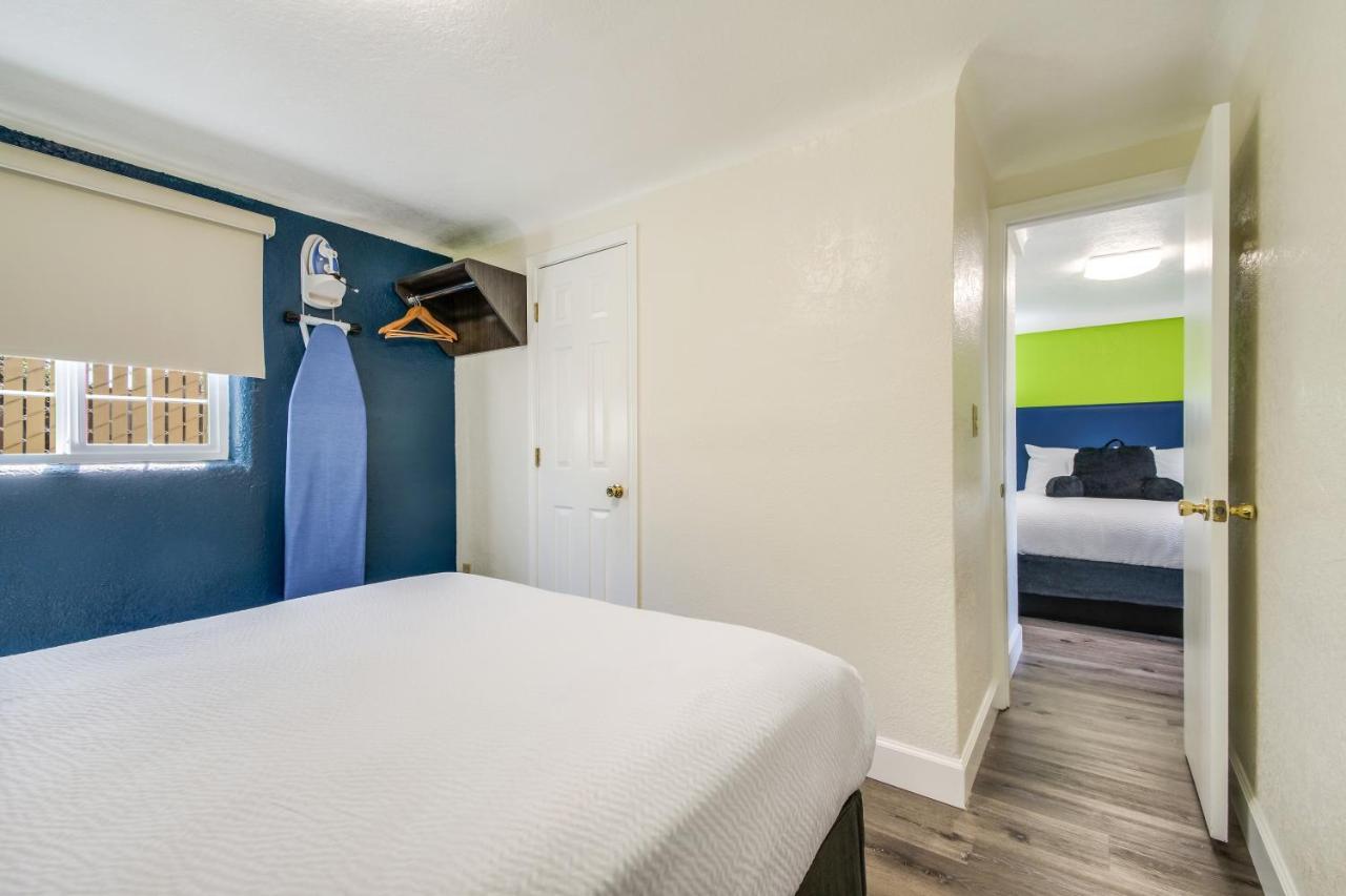 Signature Inn Юджийн Екстериор снимка