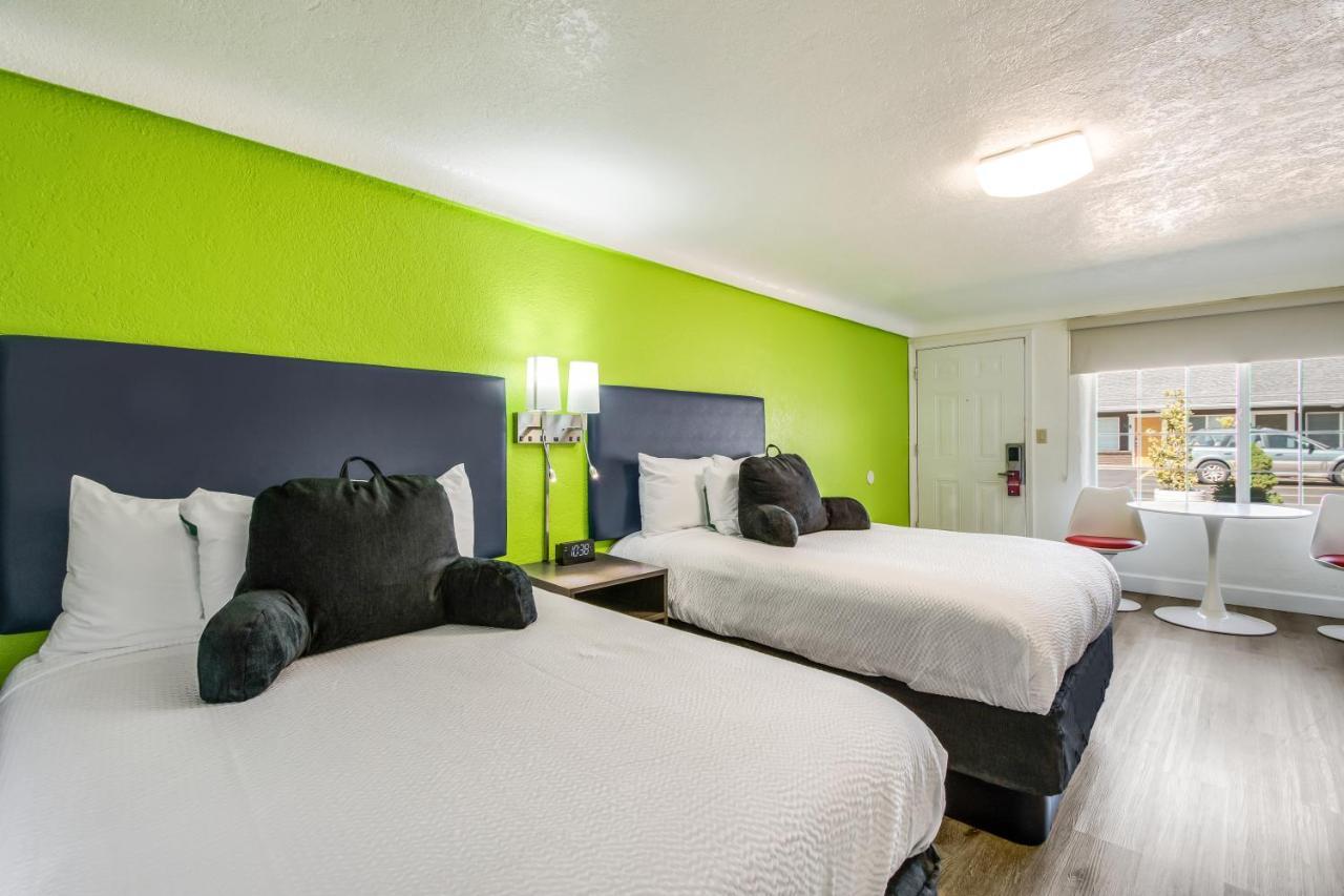 Signature Inn Юджийн Екстериор снимка