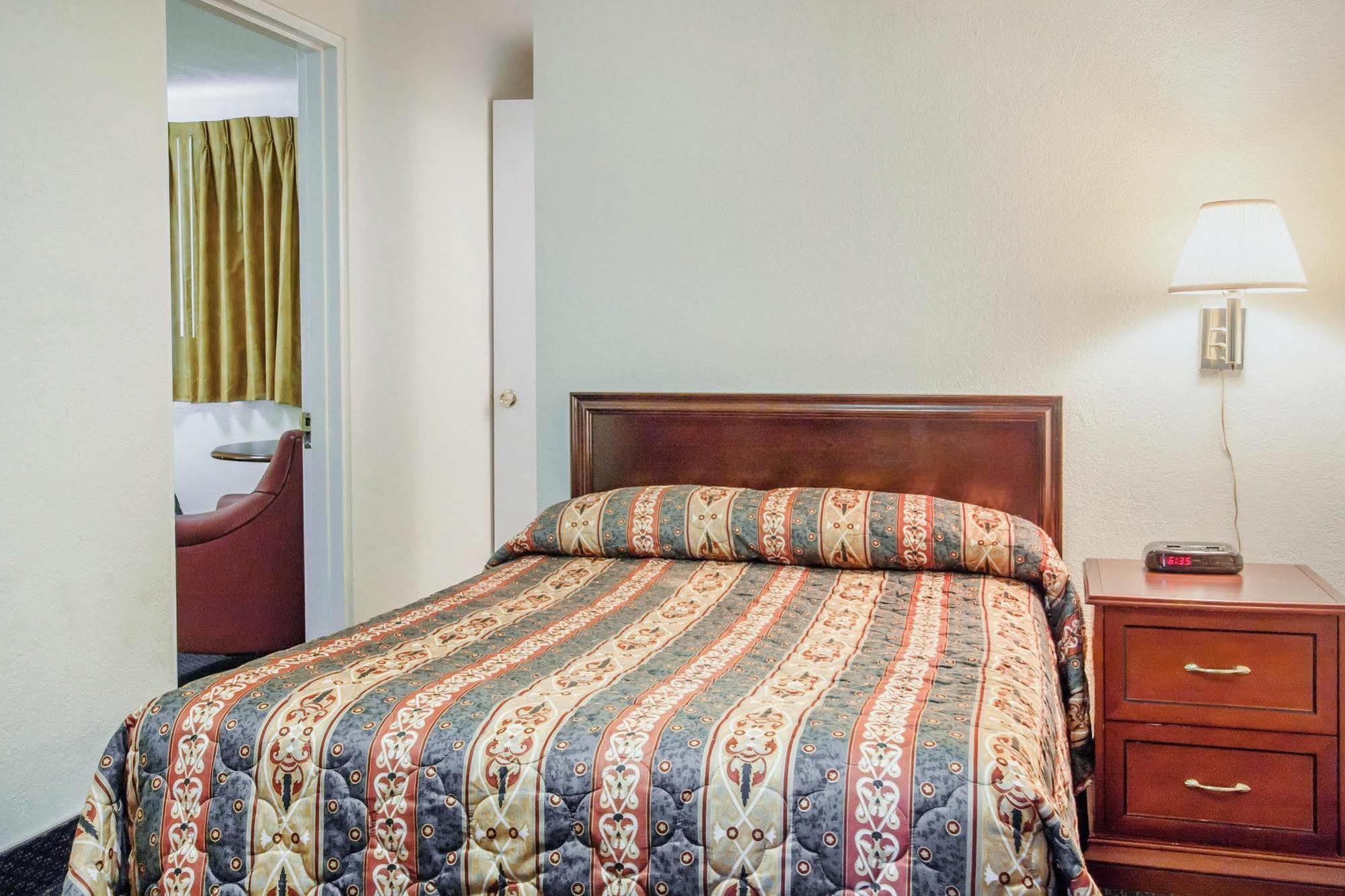 Signature Inn Юджийн Екстериор снимка