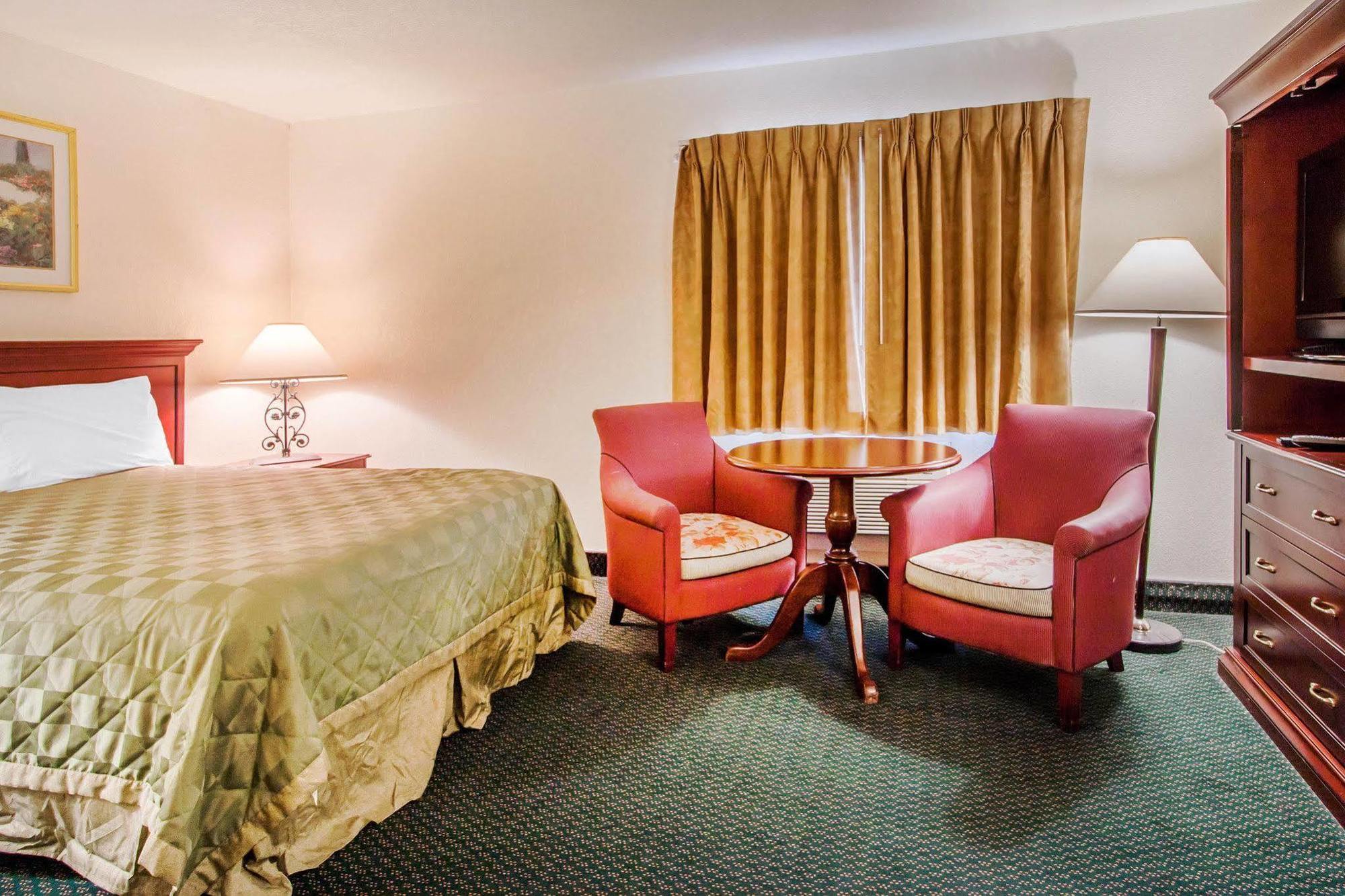 Signature Inn Юджийн Екстериор снимка
